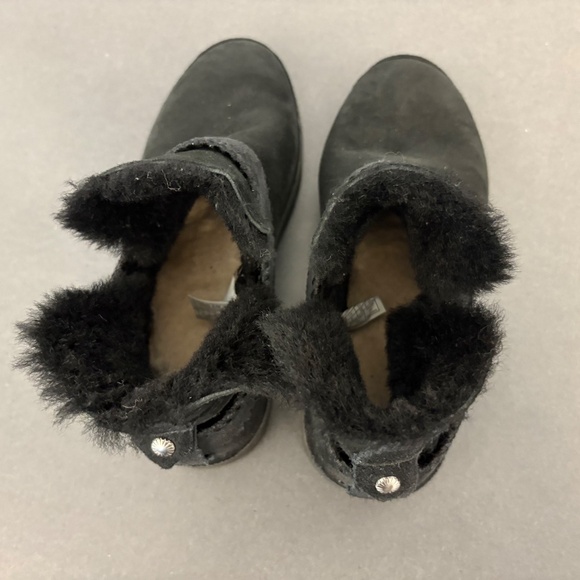 UGG MCKAY BLACK SUEDE ANKLE STRAP WOMEN'S BOOTS SIZE US 7 - Picture 7 of 15